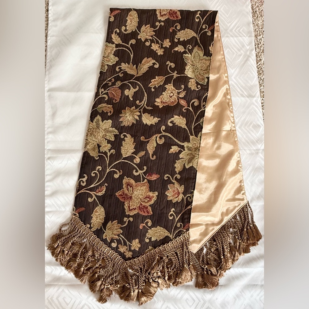 VTG Canaan Company Floral Pattern Reversible Table Runner with Fringe 16”x70”